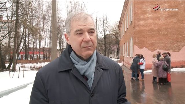 В Серпухове пациентам детской больницы подарили книги и раскраски смотреть онлайн