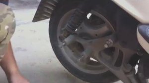 Yamaha Majesty 125 снятие заднего колеса.mp4