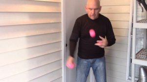25 Easy Three Ball Tricks / Learn to juggle different patterns and tricks with 3 balls