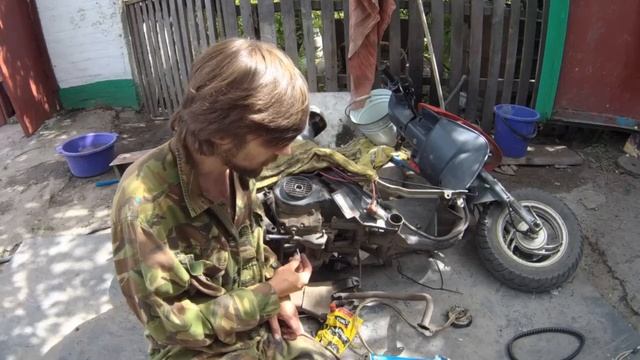 Ремонт выхлопной системы китайского скутера. Вся боль в одном видео! смотреть онлайн