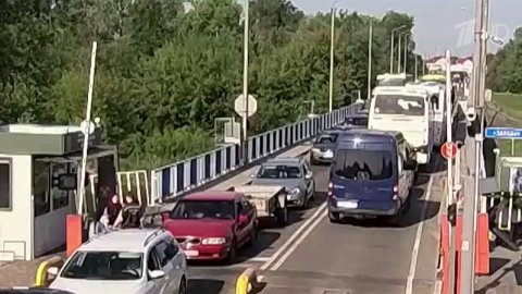 Семье россиян пришлось прорываться через границу, чтобы у них не отобрали детей