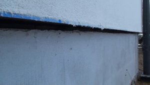 Как устанавливать отливы,  температурно-усадочные швы во внутренних углах, между цоколем и фасадом