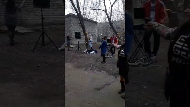 Сюрприз для подруги на день рождения. Красивая песня красиво поет! смотреть онлайн