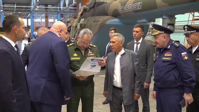 Министр обороны проверил предприятия ОПК В Республике Татарстан-
