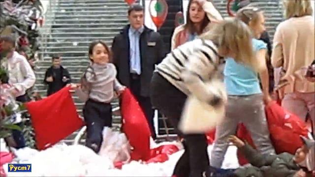 Бои с подушками в Уфе.16.02.13 смотреть онлайн