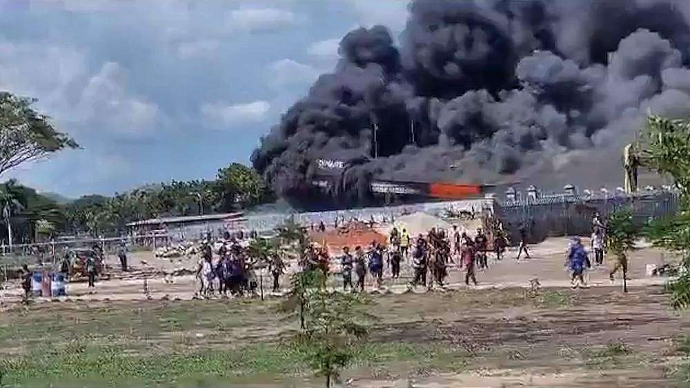 Не менее 10 человек погибли в результате беспорядков в Папуа-Новой Гвинее / События на ТВЦ