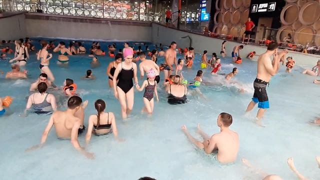 Лужники аквапарк. Волновой бассейн