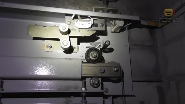 Починил лифт, поумничал и тут же застрял в нем смотреть онлайн