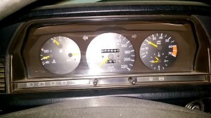 Мерседес 190 2.0 не падают обороты