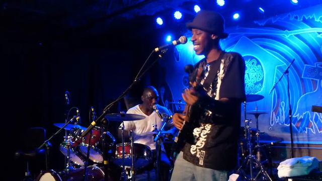 Cedric Burnside Project performing Mrs. Mae Bell at the Pour House Charleston,SC 4.10.2013 смотреть онлайн