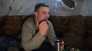ЕГО ПОСЛЕДНЯЯ РЫБАЛКА В ЖИЗНИ! Двое суток один на острове в сильный ветер! Ловля на донки и спиннин