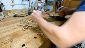 Настольные деревянные тиски.