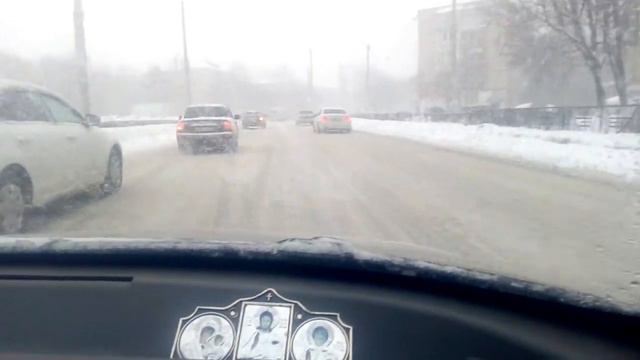 Езда на машине в плохую погоду МЧС предупреждает сильный снегопад 25.12.2018(1) смотреть онлайн