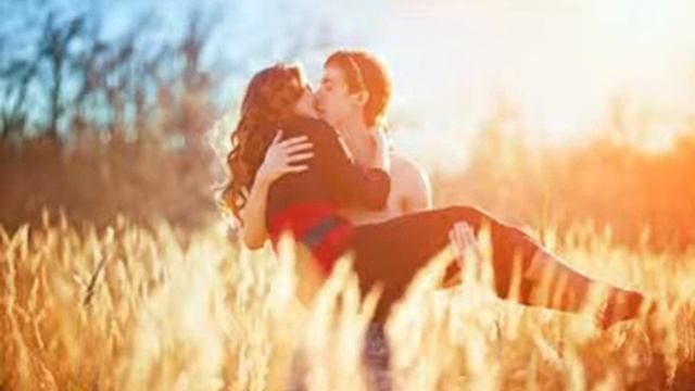 Вот что может рассказать поцелуй о твоих отношениях Будь осторожен на людях! смотреть онлайн