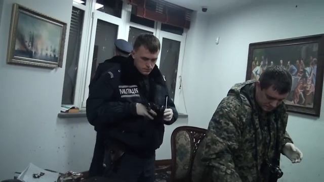 В Киевском офисе взорвался букет с цветами смотреть онлайн