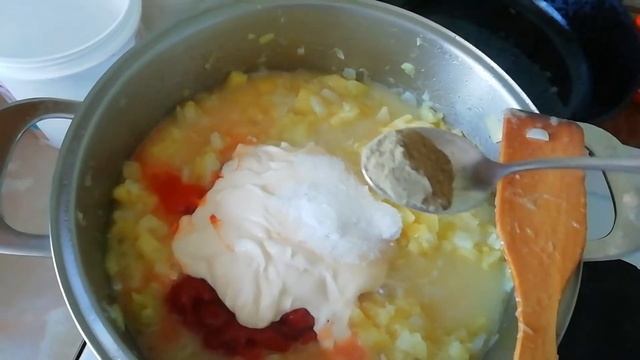 Кабачковая икра с майонезом.