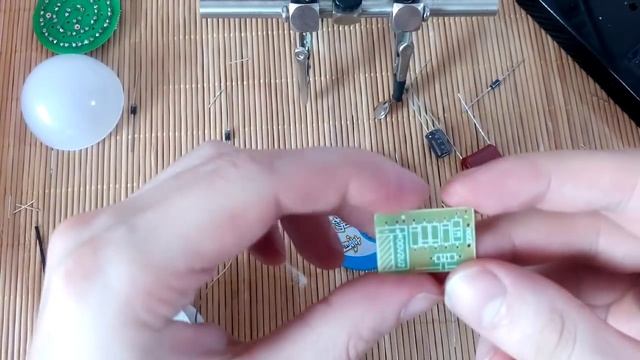 DIY Собираем светодиодную LED лампочку на 220В смотреть онлайн