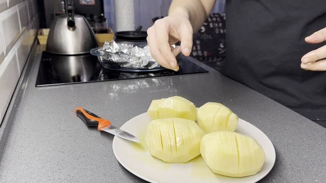 Картошка с беконом и сыром запеченная в духовке. Potatoes with bacon and cheese baked in the oven. смотреть онлайн