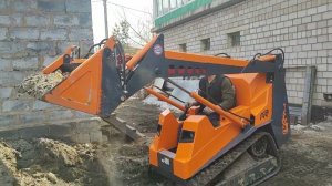 Самодельный мини-погрузчик. Работа.