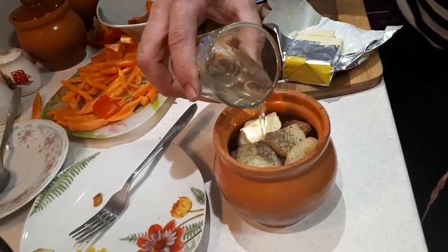 Свинина в горшочках смотреть онлайн