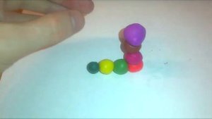 Как слепить гусеницу из пластилина