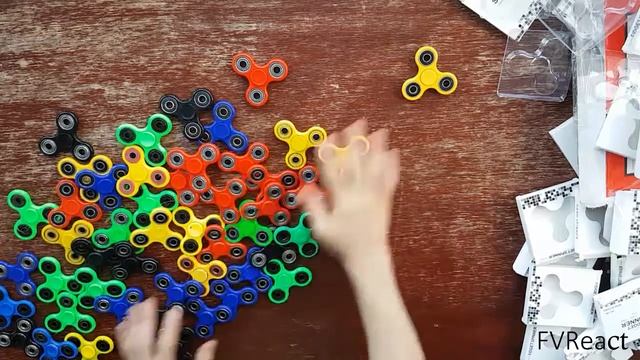 What to do with 50 Fidget Spinners? Casey Neistat Style. смотреть онлайн
