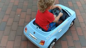 Ляля на каблуках пришла на помощь! У братика сел аккумулятор на детском электромобиле!