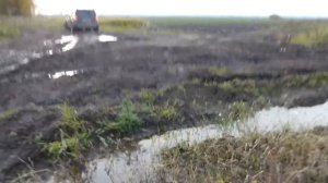 Шкода Йети 1.8 dsg по полю шоссейная резина ни как по грязи! изв за мат!