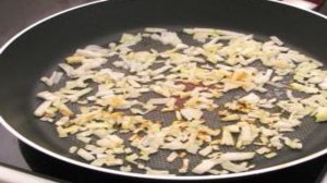 Яичница с помидорами и ветчиной