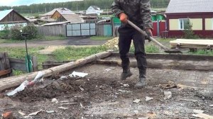 Вон с моей крыши шлак.И опилки.