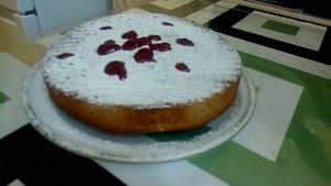 ПИРОГ НА МОЛОКЕ С ЧЕРНИЧНЫМ ВАРЕНЬЕМ