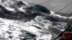 И ПУСТЬ КАЧАЕТ ВОЛНА МОРСКАЯ