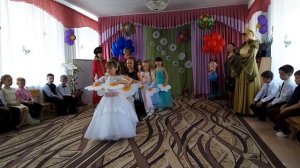 Очень красивый танец с ромашками. Детский сад. Стаханов.