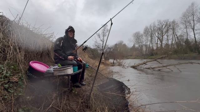 Winter Barbel Bonanza - Fishing The Bow - Part 2 смотреть онлайн