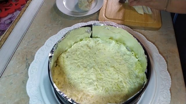 Слоеный салат с курицей и грибами. Салат "Курочка Ряба".