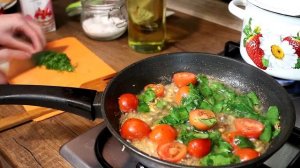 Сёмга жареная в сливочном соусе со шпинатом и томатами