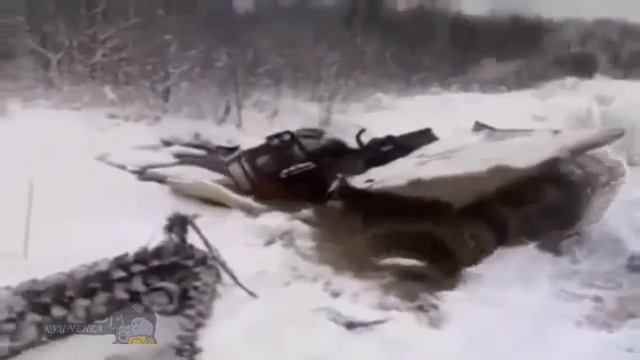Гусенечный вездеход утонул в тайге смотреть онлайн