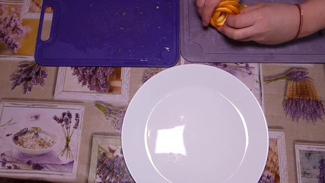 Красивейшая розочка из апельсина. Роза из апельсина. Апельсин к празднику. Красивая подача фруктов