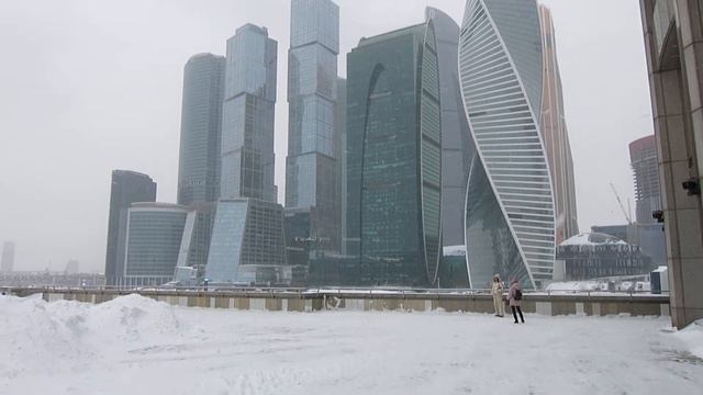13.02.2021. Россия. Москва. Вид на Москва-Сити с обзорной площадки на бульваре им.Тараса Шевченко смотреть онлайн