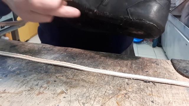 Ремонт обуви. Замена подошвы,мужские ботинки. смотреть онлайн