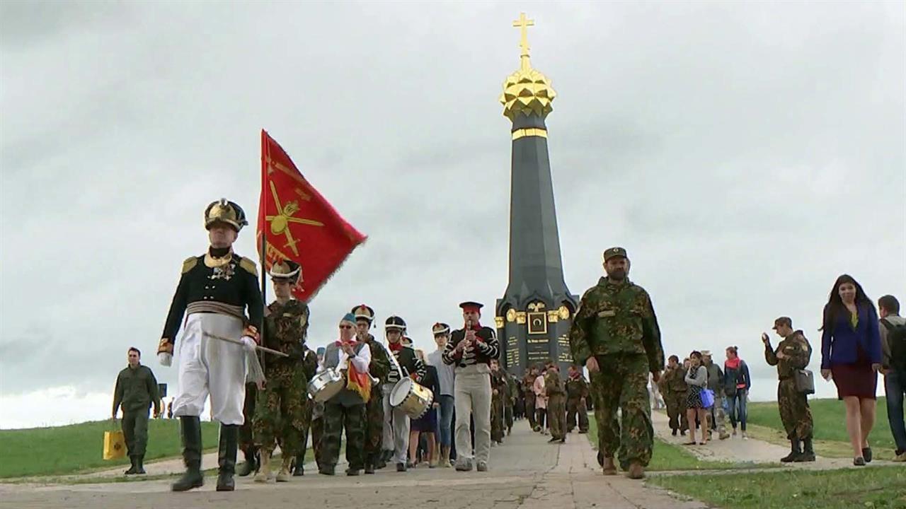 На территории музея-заповедника "Бородинское поле"...овая смена детского военно-исторического лагеря