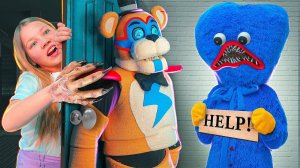 ПРЯТКИ ФНАФ АНИМАТРОНИКОВ СЕКЬЮРИТИ БРИТЧ в ДОМЕ КСЮШИ! КАМУФЛЯЖНЫЕ прятки со злодеями!