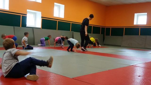 Занятия по БрейкДансу малыши смотреть онлайн