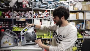 Renault меняет родное масло Elf на Castrol!!! Renault is changing Elf's native oil to Castrol! eng