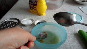 Холодный соус без майонеза для овощного салата.