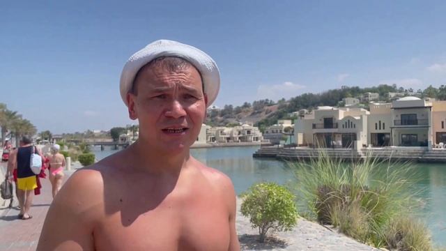 COVE ROTANA Resort . Территория отеля 1ч. "Много зелени и движения" смотреть онлайн