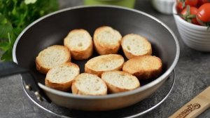 Канапе с моцареллой, помидорами черри и маслинами