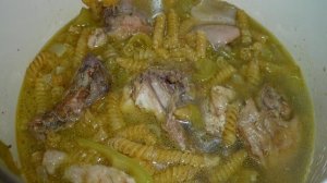 Курица тушеная с макаронами