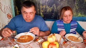 БОРЩ С ЯБЛОКАМИ НА СТОЛЕ // ОБЕД НА ДЕРЕВНЕ