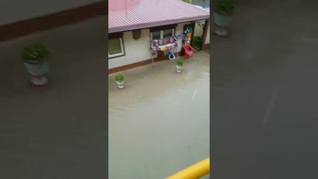 Сильный ливень затопил дороги в Туапсинском районе